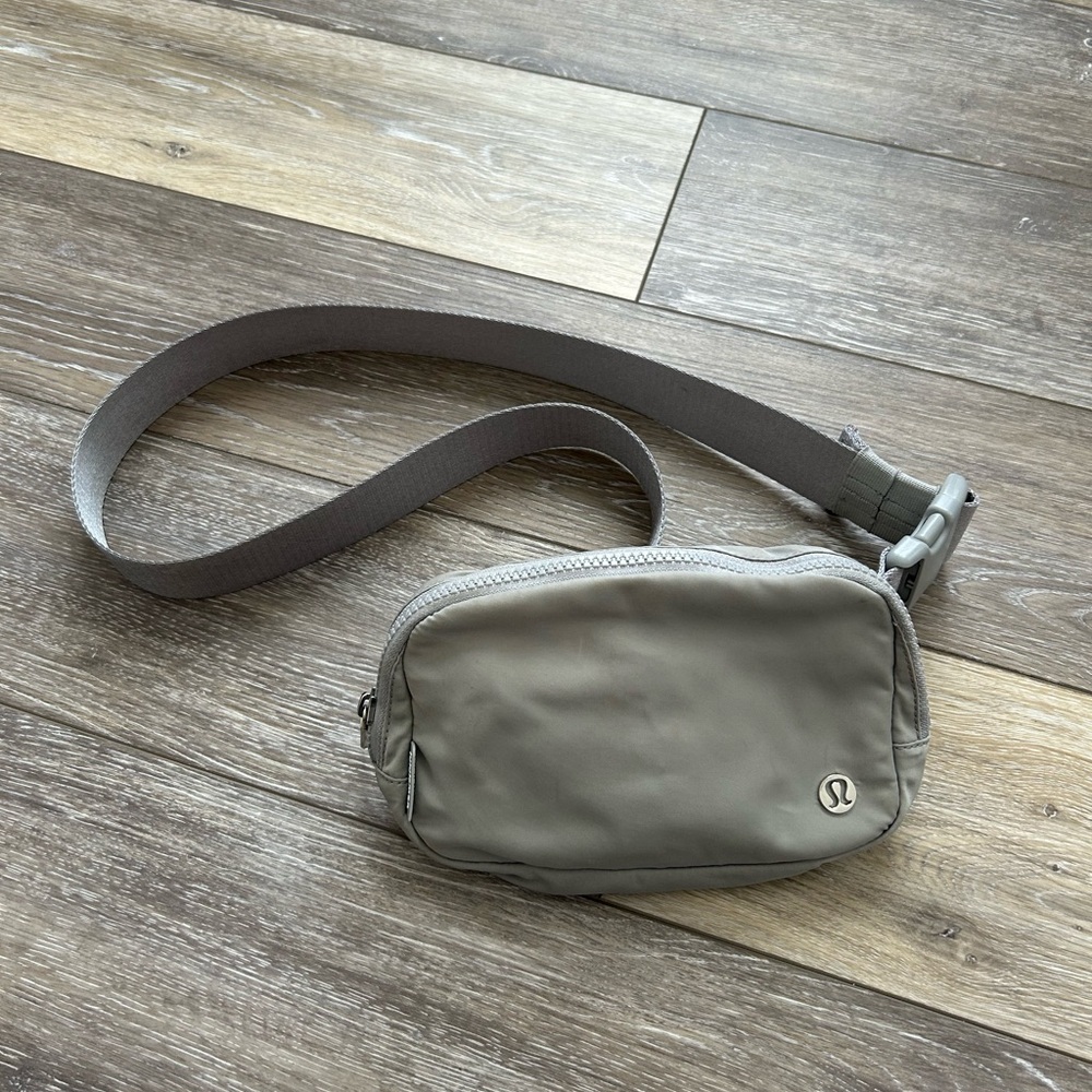 Lululemon Everywhere Belt Bag Gray
